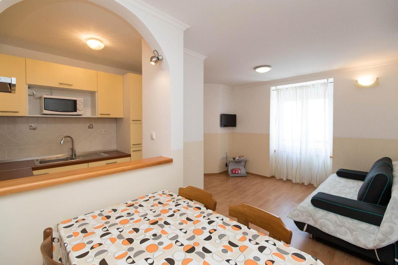Apartments Carmen Crikvenica Eksteriør bilde